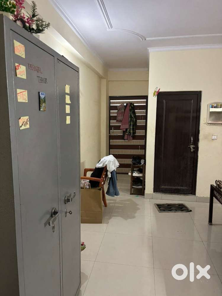 1 RK sharing room for male working and well semi furnished or parking