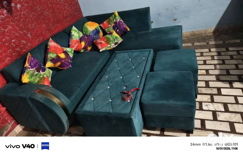 7 seater sofa brand new with center table