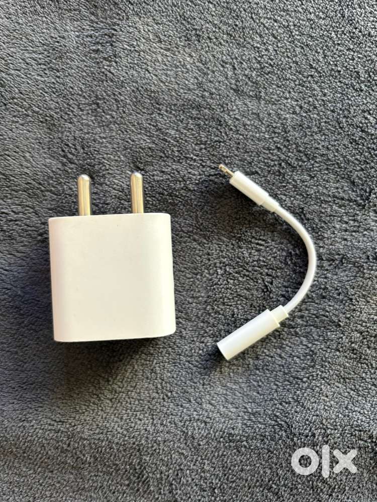 iPhone Original 20w Charging Adapter & 3.5mm Headphone Jack Adapter