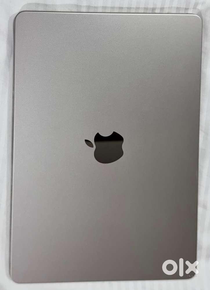 Macbook Air M2(2024)- 13.6 inch (256GB, 8GB Ram)