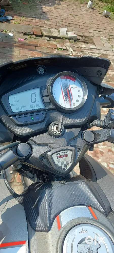 गाडी एकदम नई कनडीसन है और यु पी 20 नम्बर है