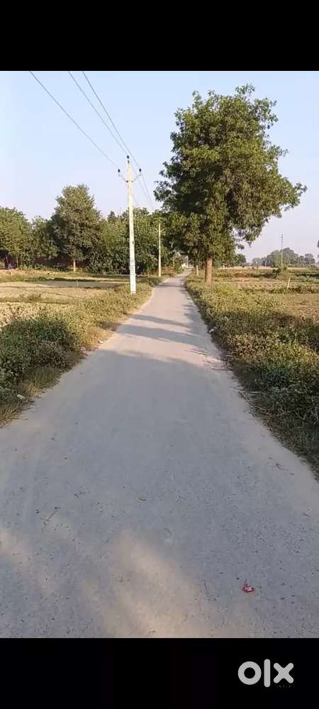 वाराणसी के नजदीक 5 लाख/बिस्वा जमीन उपलब्ध है