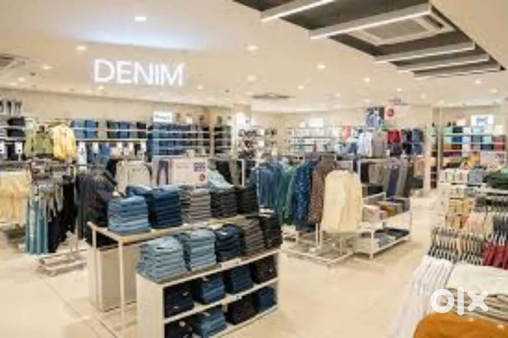 Wanted male showroom staffs with food/ accomdation