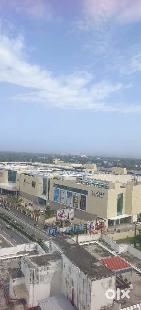 3.5 BHK FULLY FURNISHED FLAT FOR SALE OPOSITE LULU MALL KULATHOOR.