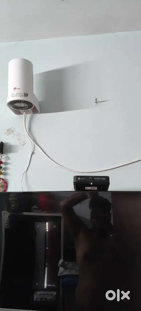 Tv 32inchs with airtel air fiber