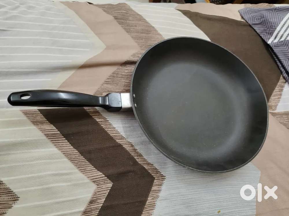 28 CM non stick frying pan