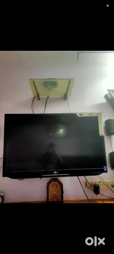 LG 42 inc untouch TV in. Awesome condition