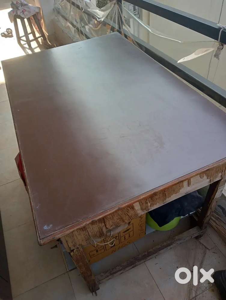 Computer Table for Sale – Durable & Functional