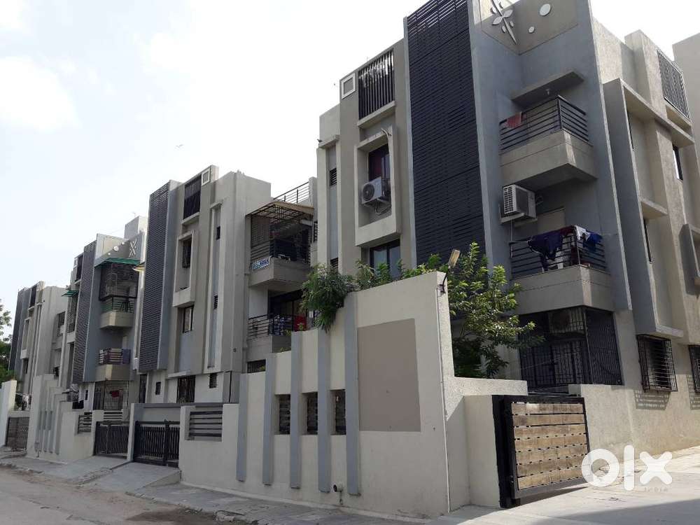 2bhk wellmaintain Flat at Bopal Ghuma main Road