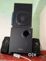 Creative speaker with woofer