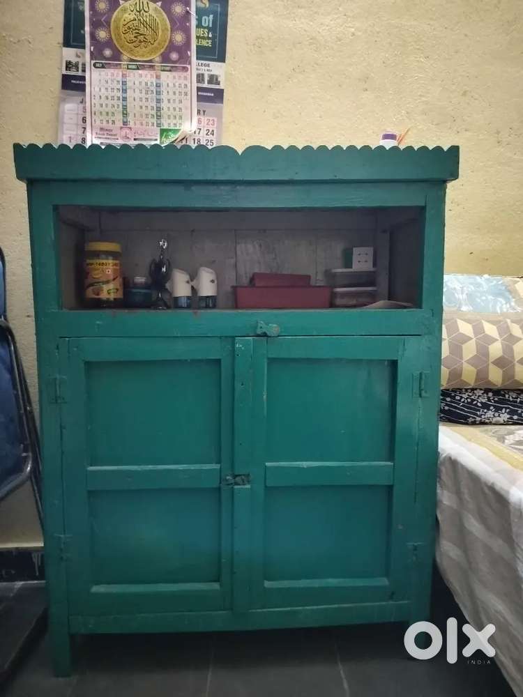 Saagwaan wardrobe