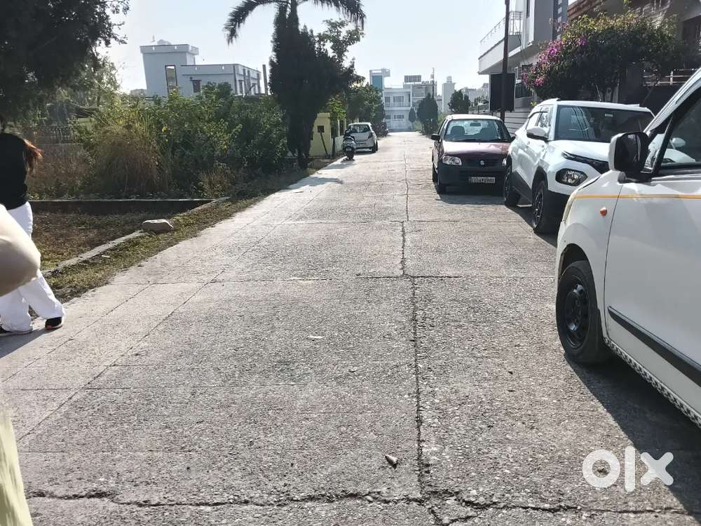 2400 sqft प्लॉट रोड 20ft उत्तर मुखी निकट गुरुद्वारा RTO raod