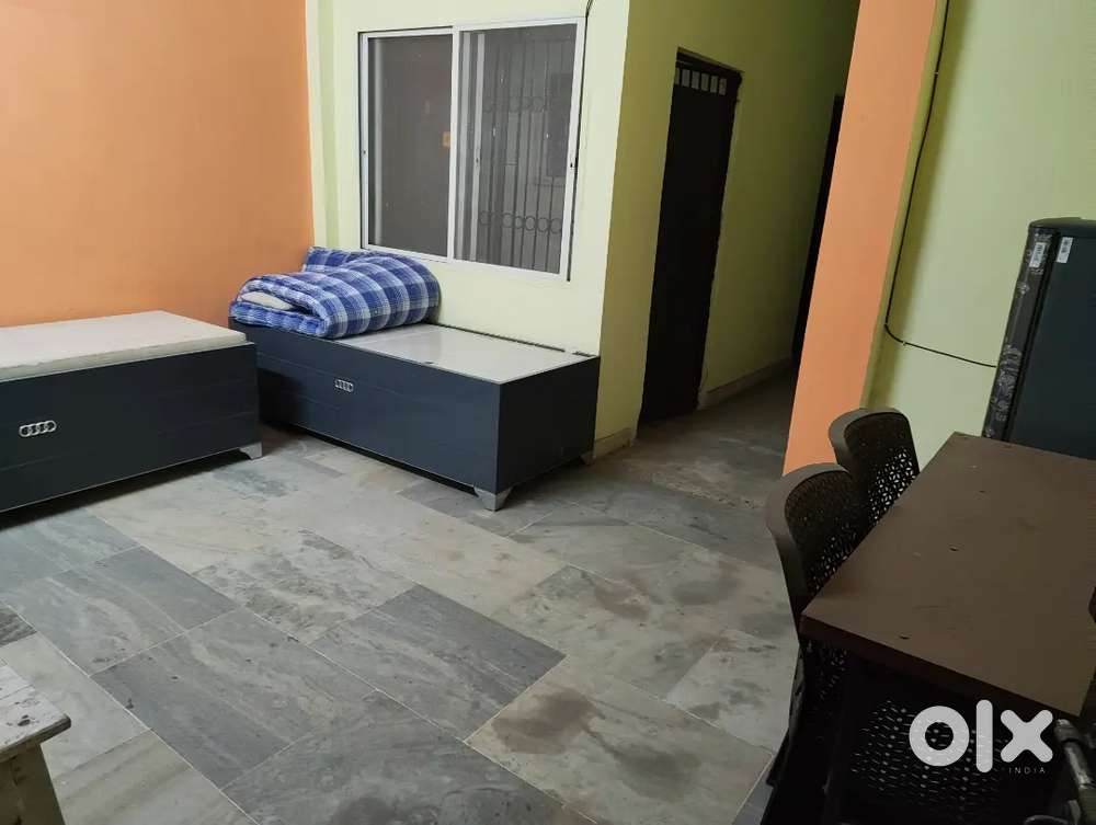 2 bhk flat fully furnished in trilanga colony