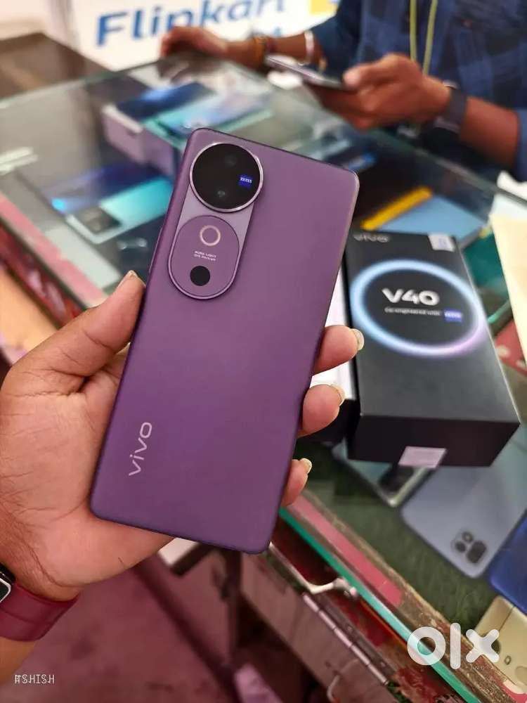 Vivo V 40 5G 12 plus 256 GB internal memory good condition urgent sale