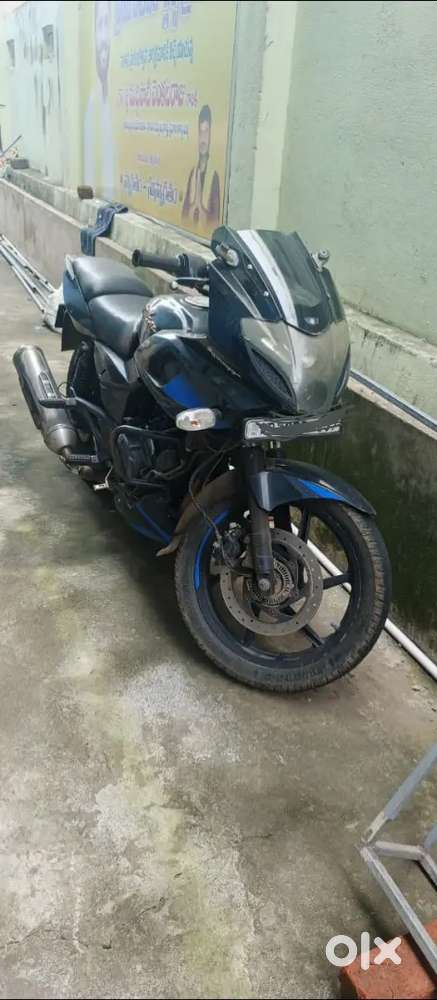 Bajaj 220f (2019)