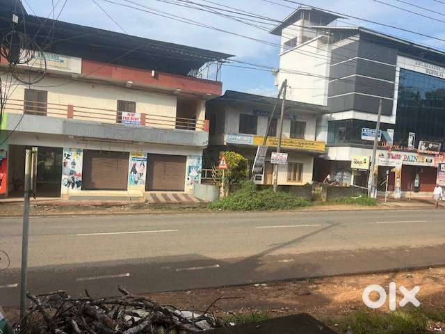 800SQFT with 3 shutters shop for rent