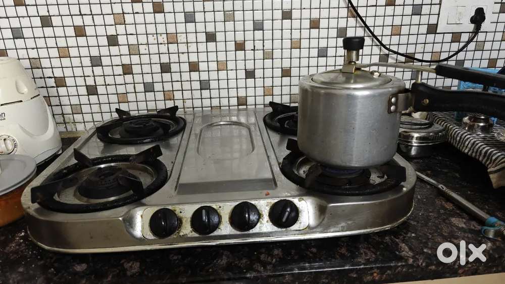 Gas stove  with four burners