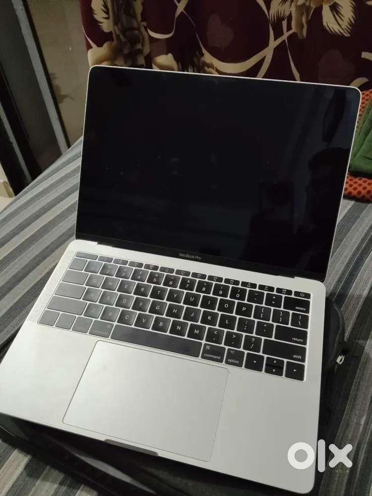 Apple MacBook Pro 13-inch (2016) – Core i7, 8GB RAM, 512GB