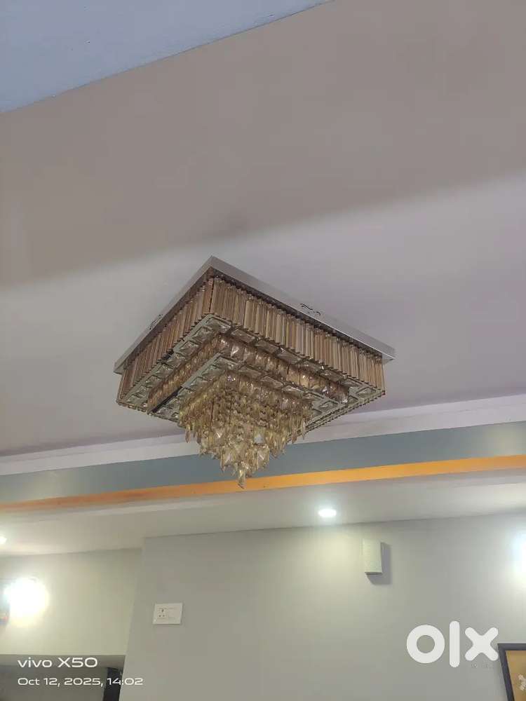 Modern crystal light chandelier -Excellent condition