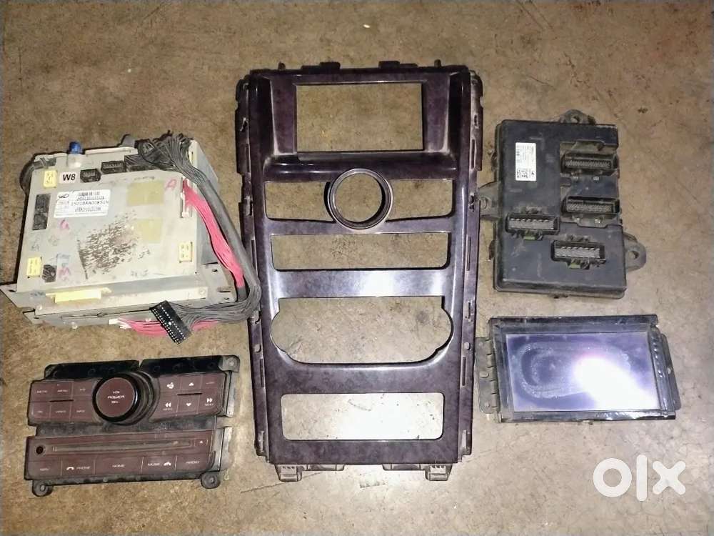 XUV500 W8 MUSIC CONSOLE, ECU,DISPALY FOR SALE