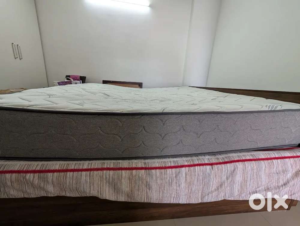 Wakefit elevate spring mattress 78*72*10 inches (2yrs old)(no stains)