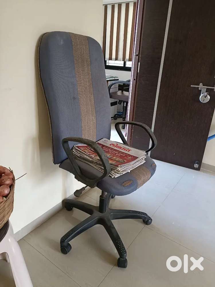 Urgent sell Good condition revolving chair