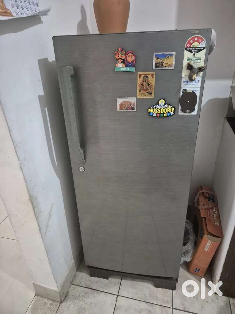 4 year old fridge (selling as I have purchased bigger one)