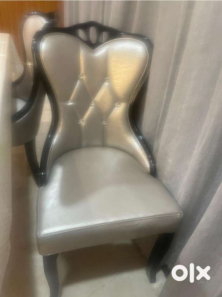 Dining table chairs