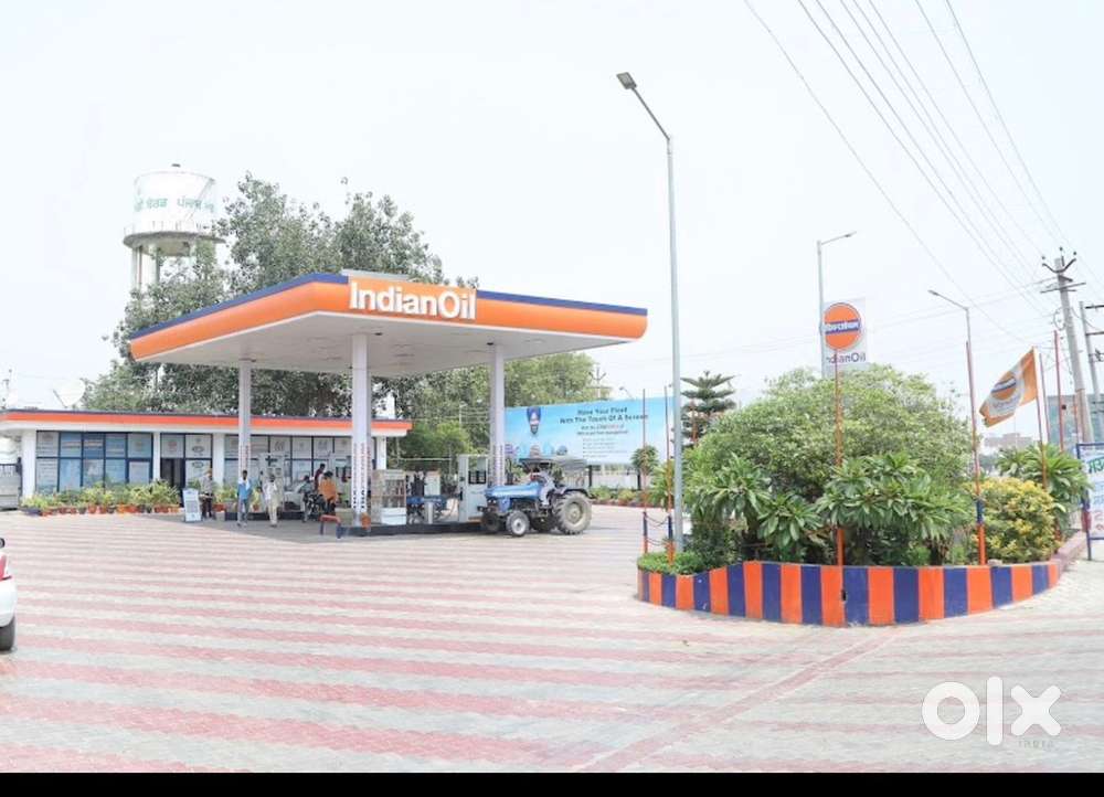 Petrol pump sale man