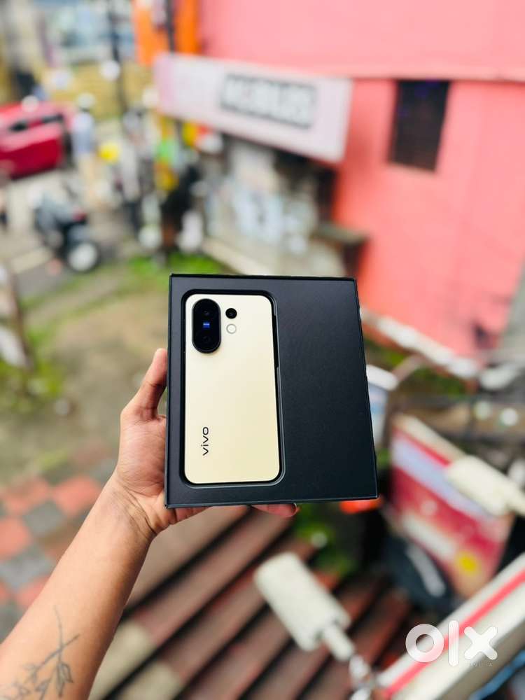 Vivo X200 FE 12/256 GB 11 months Warranty remaining Full box