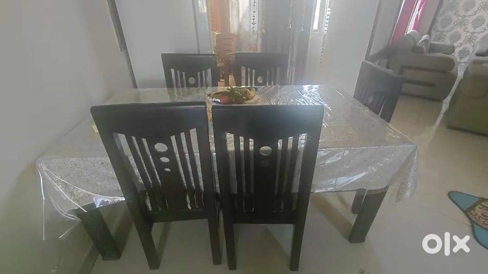 Dining table for sale