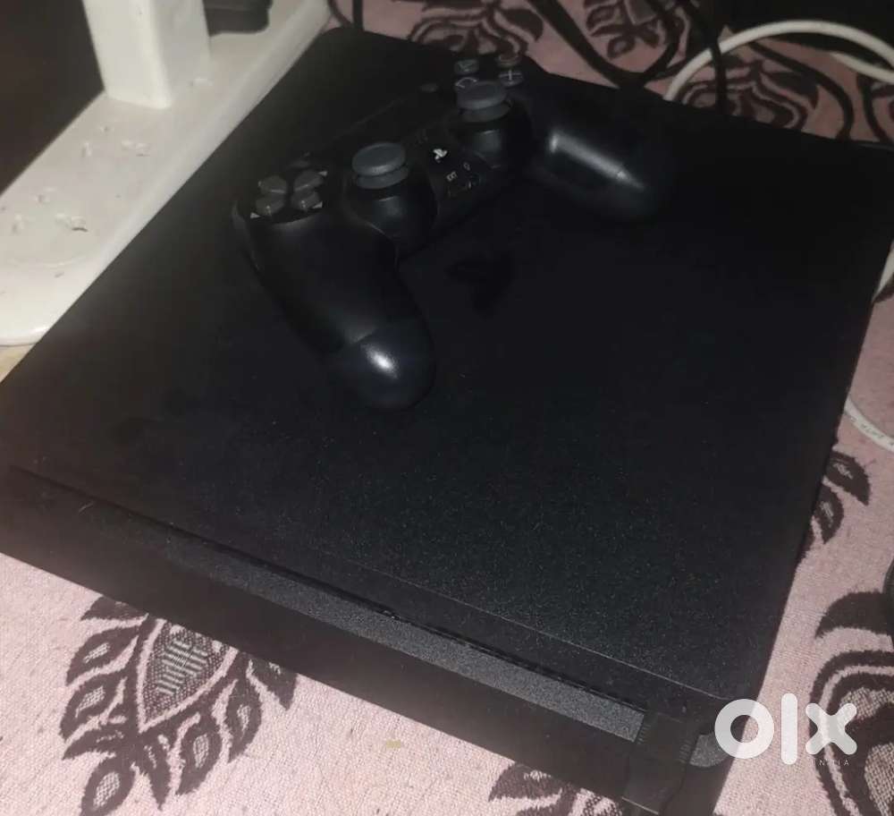 Play station 4 slim