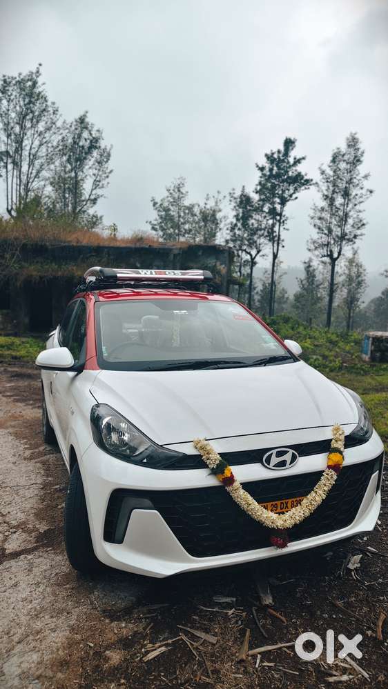 Red taxi drivers wanted