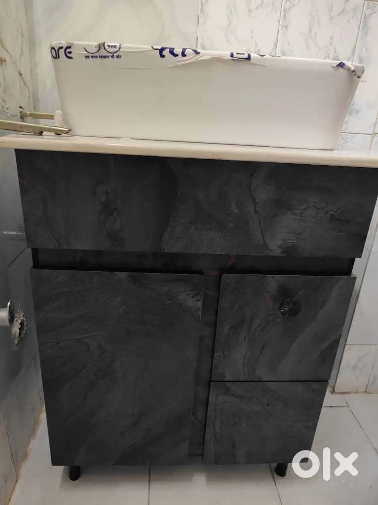 Bathroom vanity