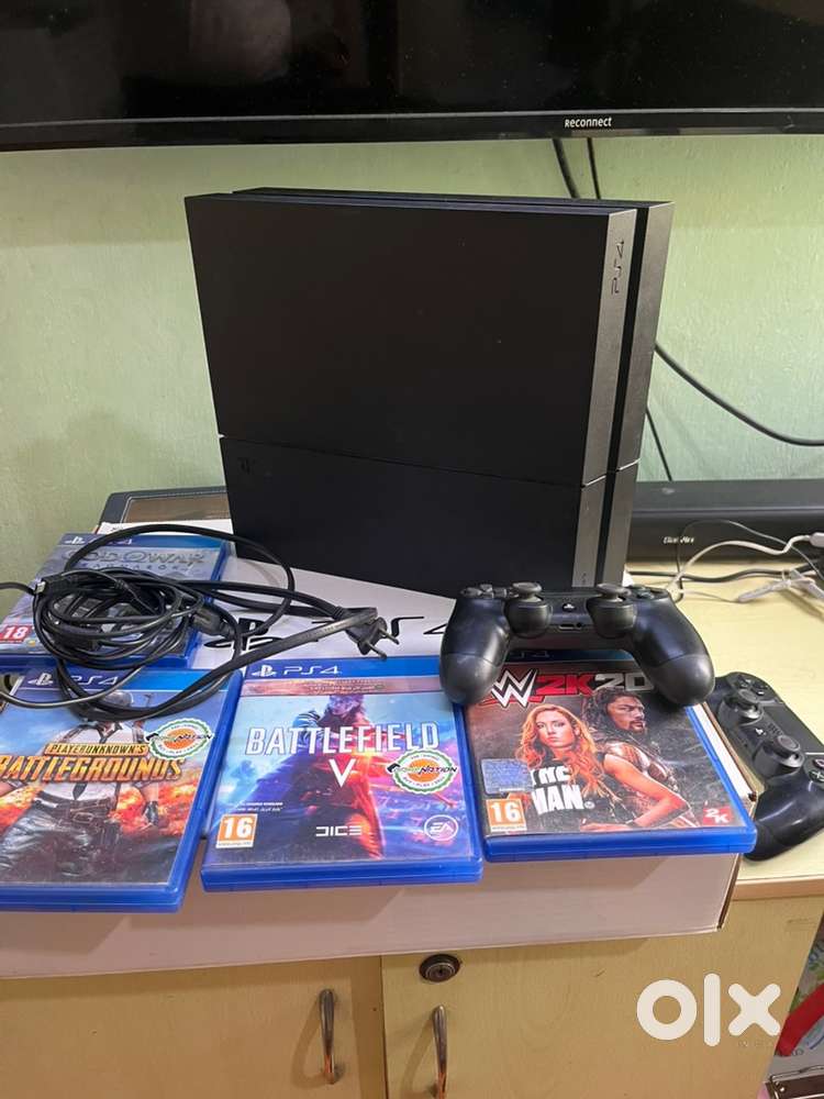 PS 4 500gb with box OG condition less use,4 game cd’s two OG sony joy