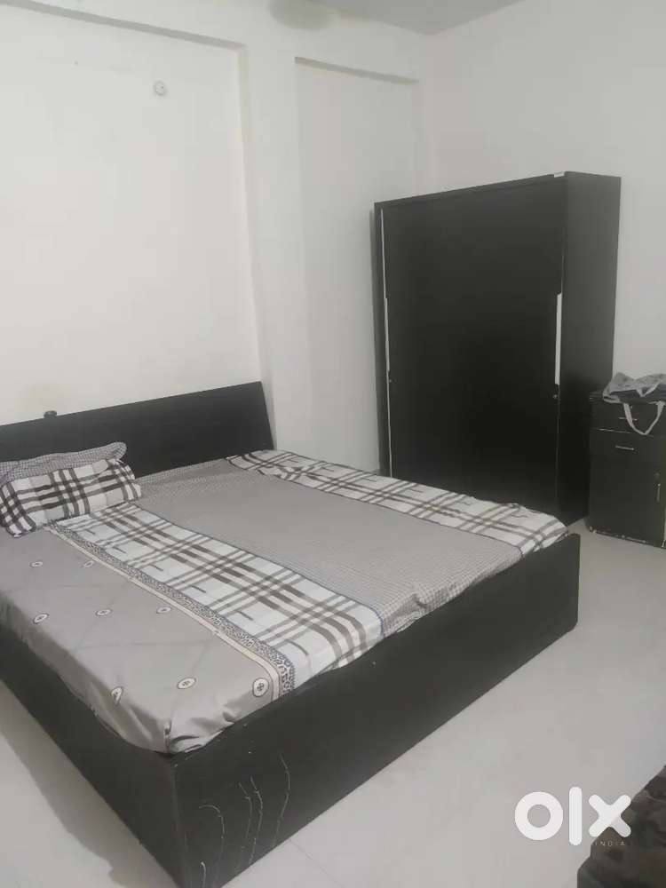 1BHK for Rent Need Flatmate 6K only working professional only