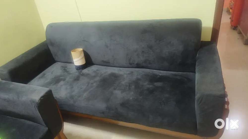 Sangwan sofa set 3+1+1 brand Lotus with original bill