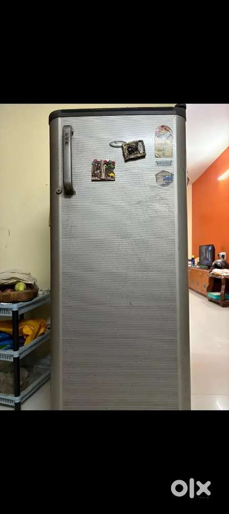 Whirlpool Fridge 250 lit