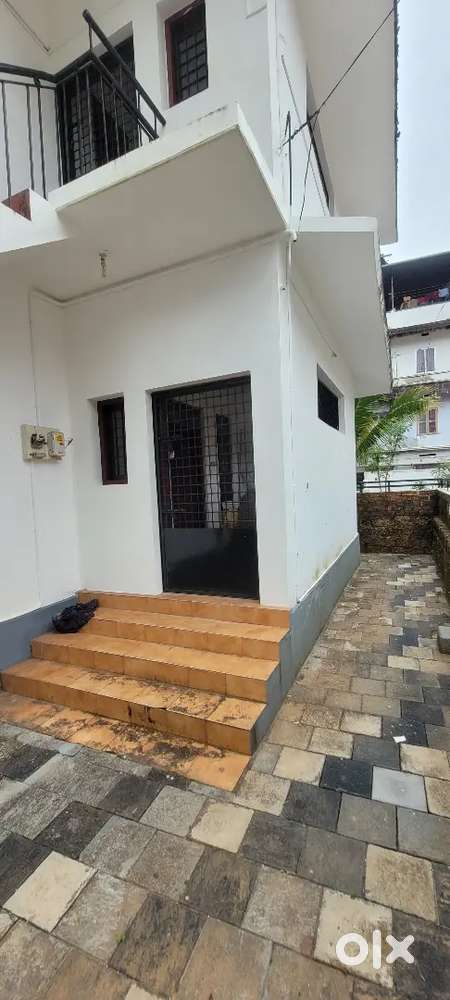 BACHELORS ALLOWED HOUSE FOR RENT @ KANNUR TOWN