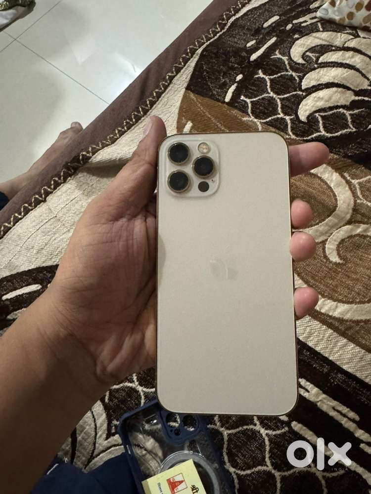 Iphone 12 pro 256gb with box, cable and bumper magsafe case