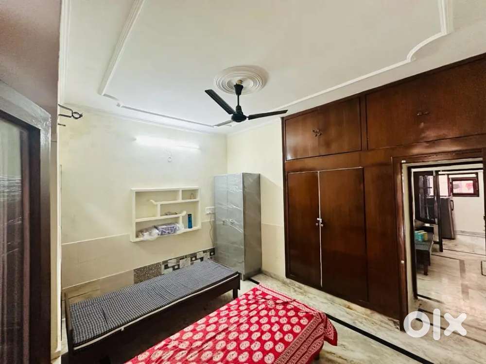 PG for boys with food