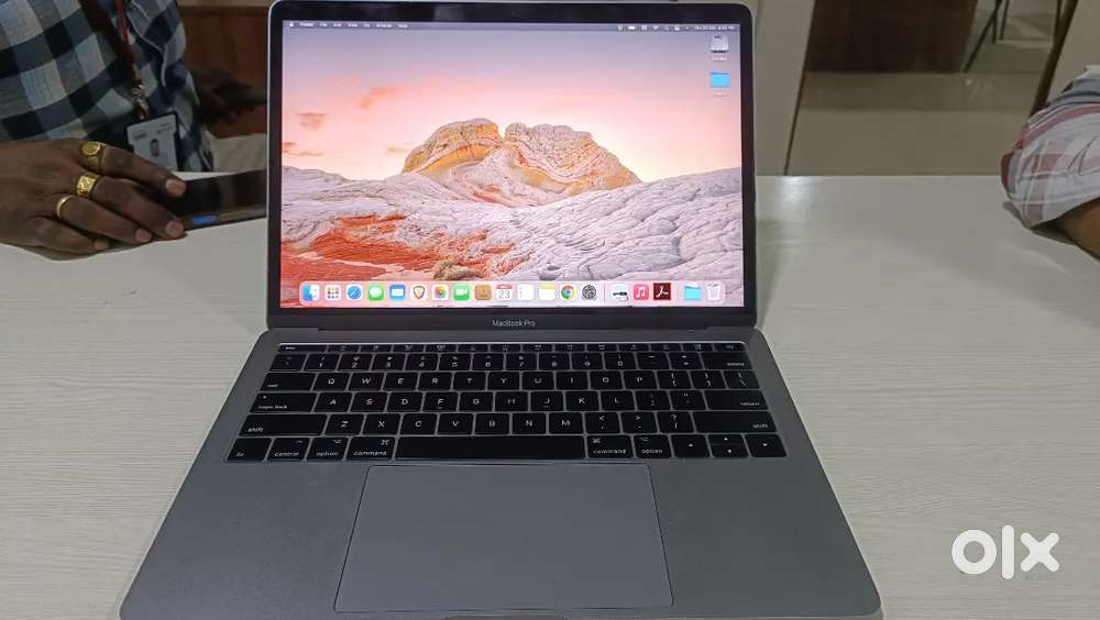 Apple Macbook Pro Best Condition me hai
