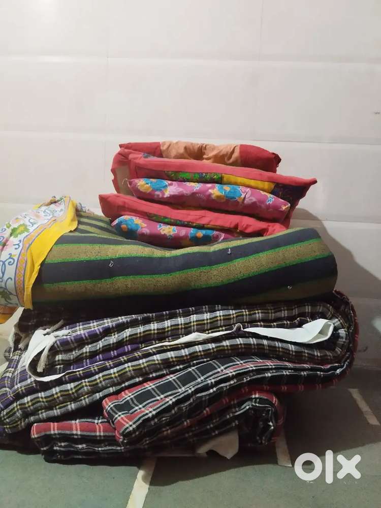 3Rooyi Gadda/1heavy matrice /5pillows/1chair/1 big & small study table