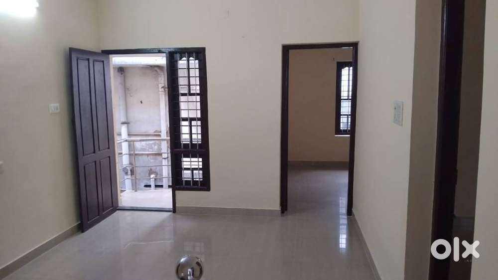 4 BHK UNFURNISHED INDEPENDENT HOUSE. FOR BACHELORS / FAMILY .