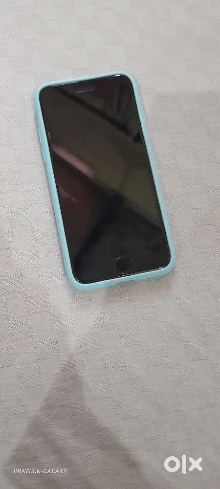 I PHONE 7 WITH FREE  500 RS SILICON CASE WITH ORIGINAL CHARGER