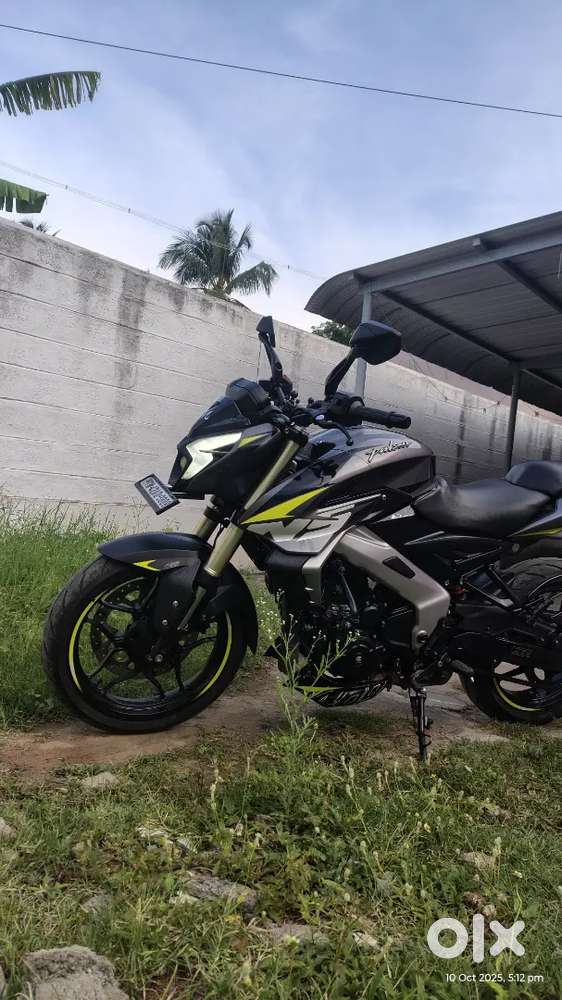 Bajaj ns 400 first owner new tyres. New insurance