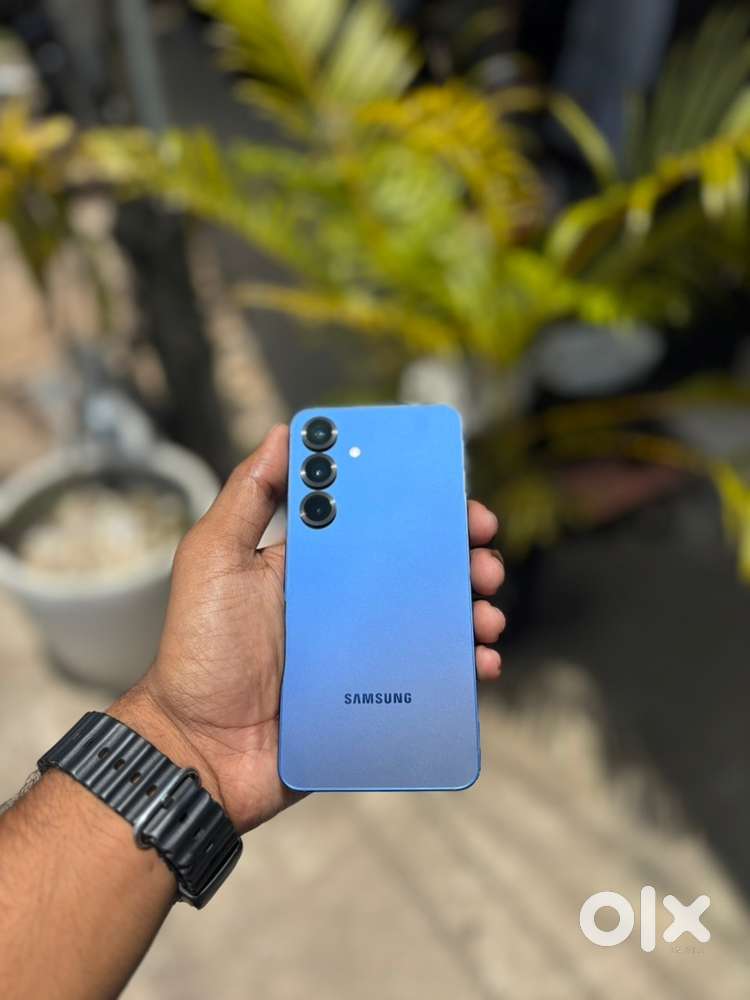 Samsung galaxy S25 12/256Gb 9 months warranty remaining