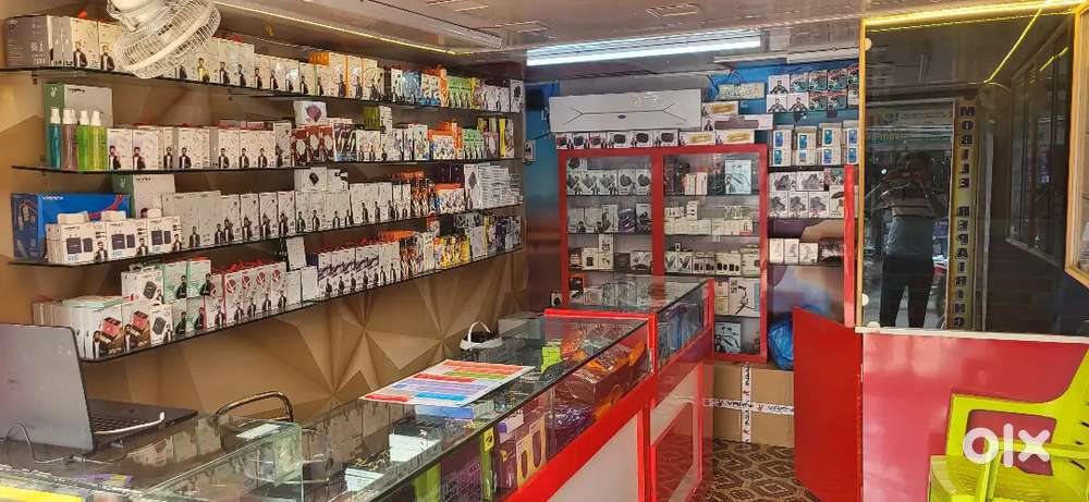 mobile shop female staff