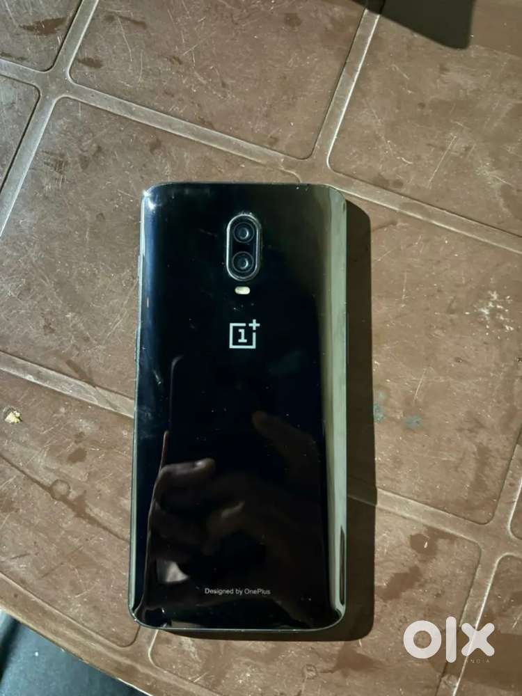 Single handed used oneplus phone