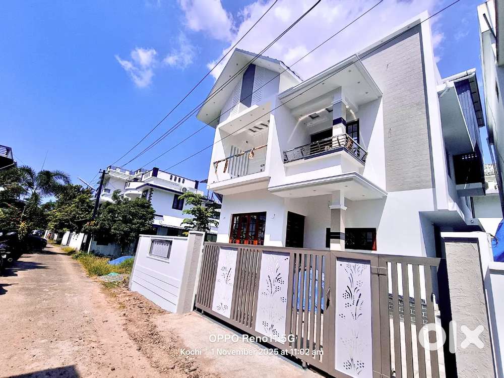 EDAPPILLY,  NEAR  VARAPPUZHA 
4  BHK   ATTACHED 
PLOTT 3 CENT
67 LAKHS